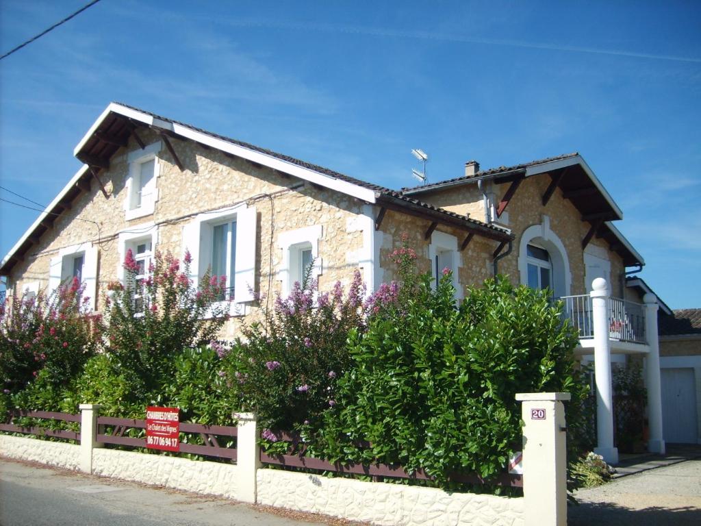 B&B / Chambre d'hôtes Le Chalet des Vignes Le Bourg, 20-22 rue de la Marque à Feu 24100 Saint-Laurent-des-Vignes