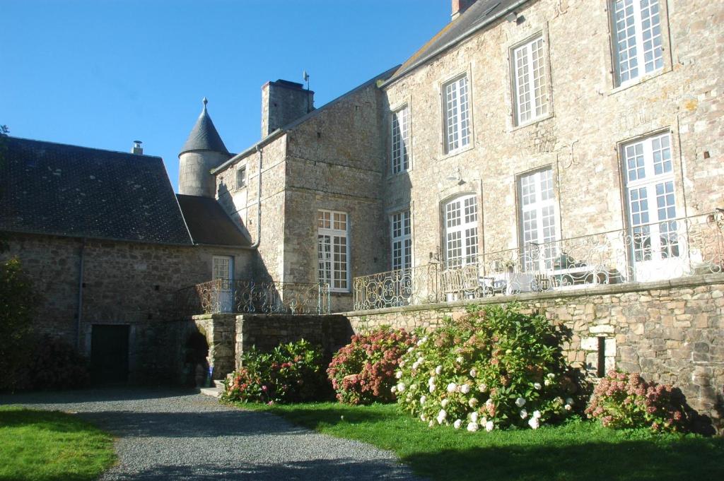 B&B / Chambre d'hôtes Le Chateau de Claids 9 Château de Claids 50190 Saint-Patrice-de-Claids