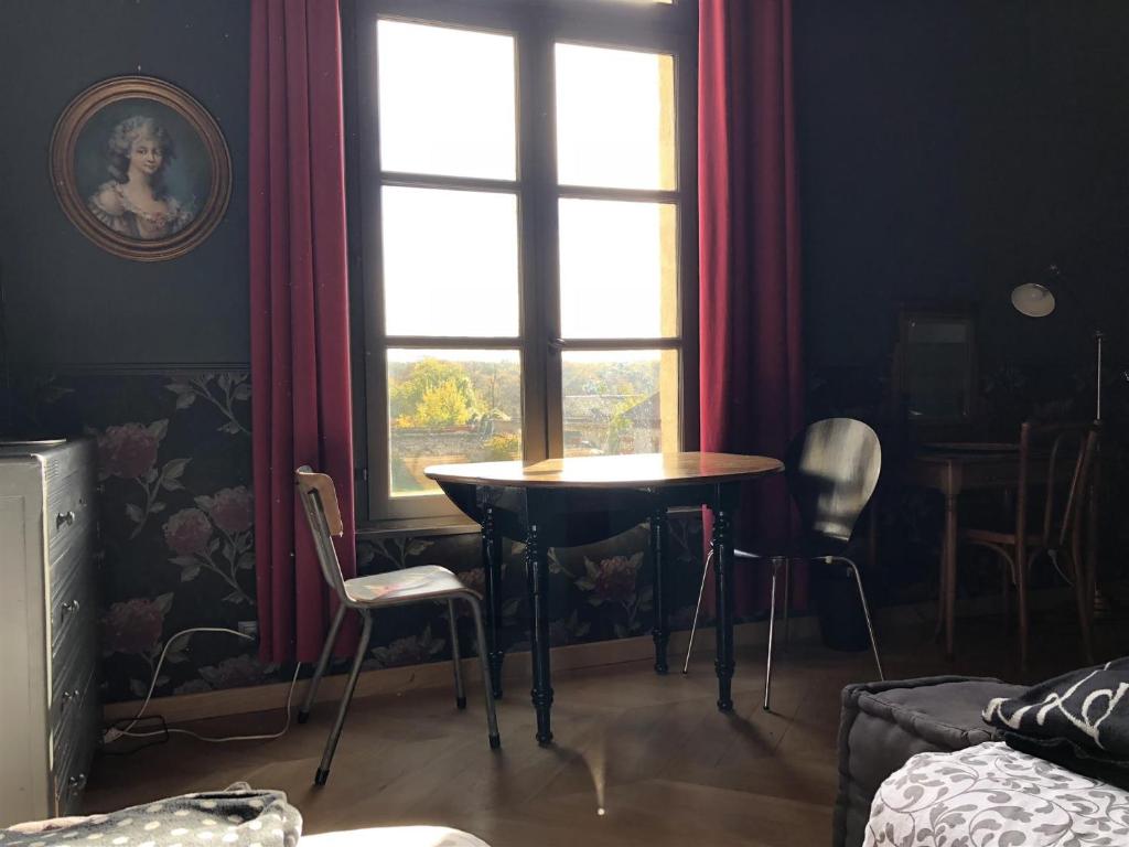 B&B / Chambre d'hôtes Le Château de Coyolles 2 rue du Vieux Château 02600 Coyolles