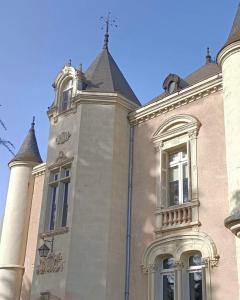B&B / Chambre d'hôtes Le Château de Leugny Oiron 32 Rue de la Grillère 79100 Oiron Deux-Sèvres