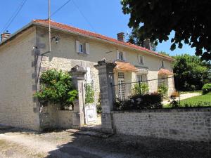 B&B / Chambre d'hôtes Le Chemin Grand bois Chez Furet 16300 Challignac -1