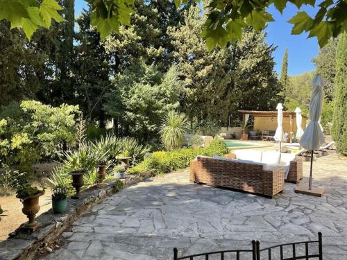 Le chemin de belle fille Piscine privative chauffée