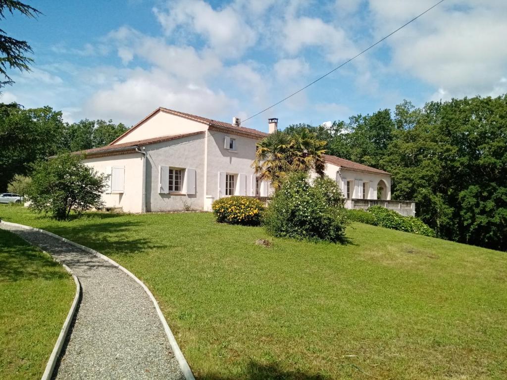 B&B / Chambre d'hôtes LE CHEMINARD Lieu dit CHEMINARD 47230 Feugarolles