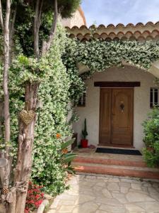 B&B / Chambre d'hôtes LE CHÊNE ET L'EAU 8411 RD7 Collet Redon bas Fournel 83520 Roquebrune-sur Argens Provence-Alpes-Côte d\'Azur