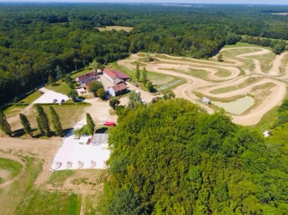 B&B / Chambre d'hôtes le circuit Les Perrots des Bois 89130 Mézilles