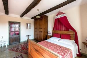 B&B / Chambre d'hôtes Le Clos d'Albray - Chambres d'hôtes et gite 3 Place Notre Dame 12120 Comps-la-Grand-Ville Midi-Pyrénées