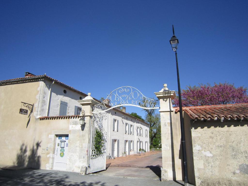 B&B / Chambre d'hôtes Le Clos de la Garenne Maison d'hôtes 9 rue de la Garenne 17700 Puyravault