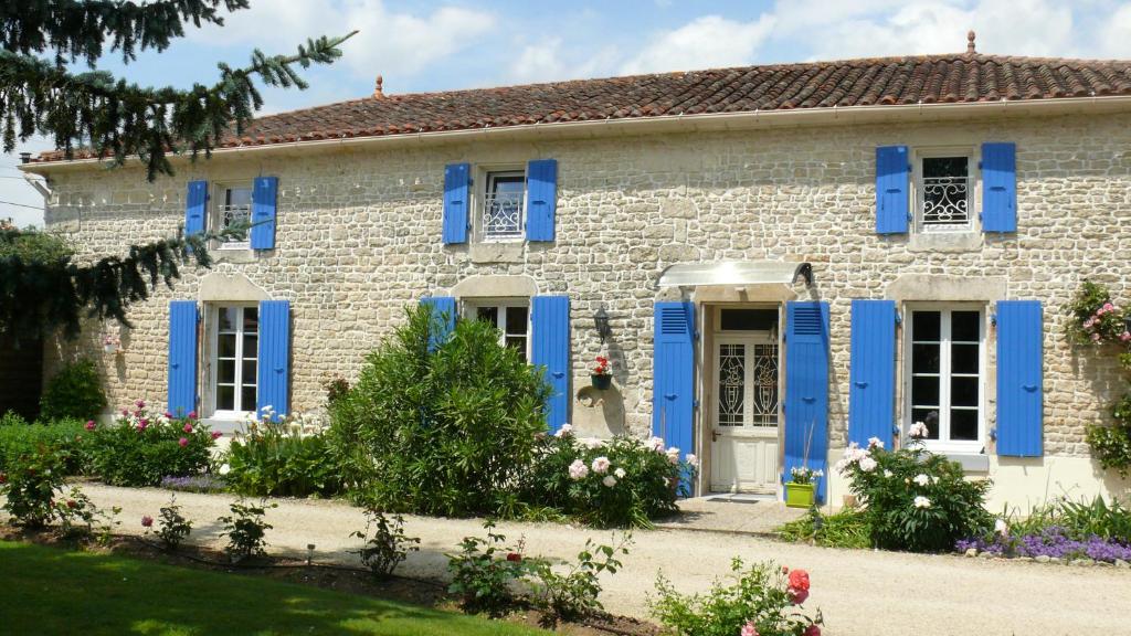 B&B / Chambre d'hôtes Le Clos de la Vigne 3 rue de la Vigne - Ecoué 85200 Montreuil