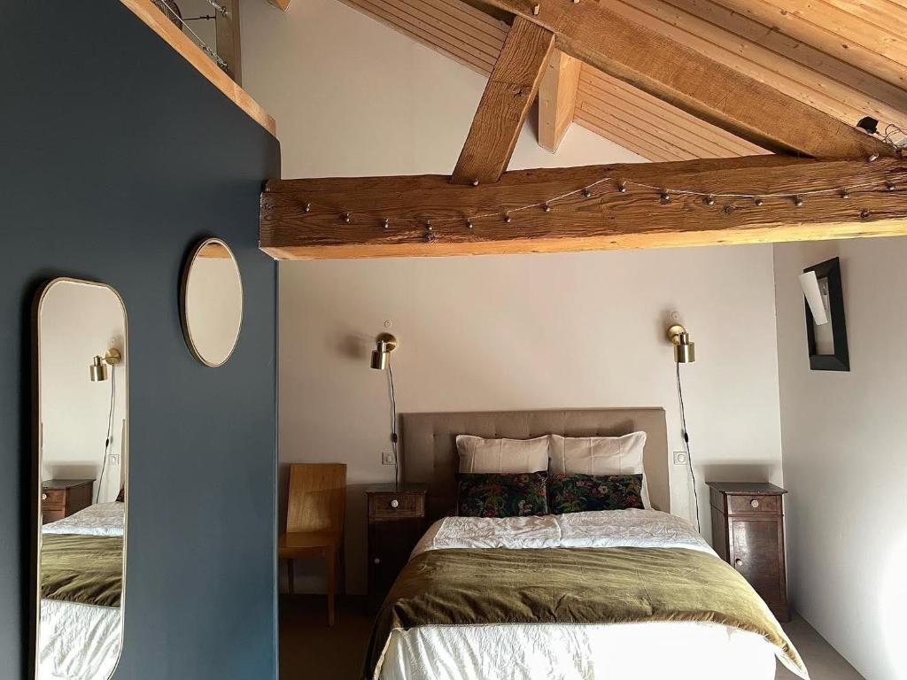 B&B / Chambre d'hôtes Le Clos de Miribel 26a Rue de la République 71640 Givry