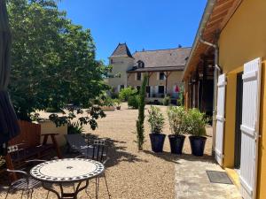 B&B / Chambre d'hôtes Le Clos De Quintaine Chambres d'Hôtes Lieu dit : Quintaine 20 Rue de Saint-Trivier 71260 Clessé Bourgogne