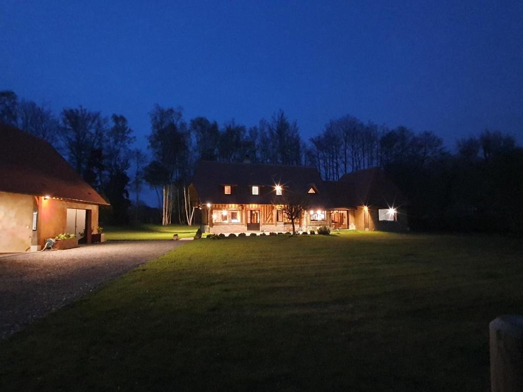 B&B / Chambre d'hôtes LE CLOS JOLY 14 1 allée des Chênes Domaine de La Faisanderie 14130 Saint-Gatien-des-Bois