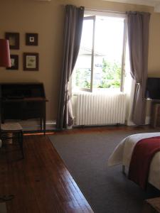 B&B / Chambre d'hôtes Le clos saint Genois 7, rue de la fraternite 69230 Saint-Genis-Laval Rhône-Alpes