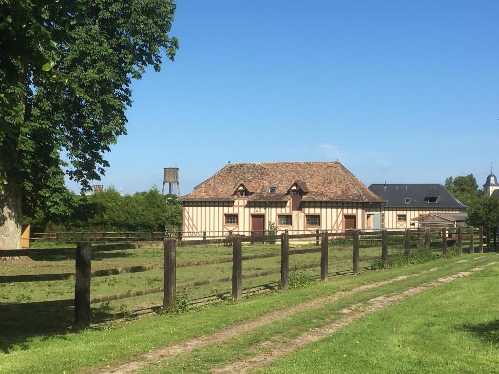 B&B / Chambre d'hôtes Le Domaine d'Olène 160 route de Blangy 14590 Le Pin