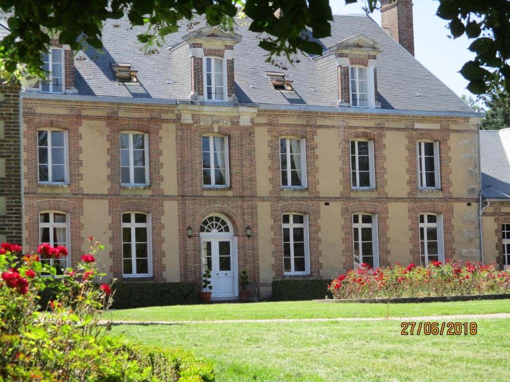 B&B / Chambre d'hôtes Le domaine de Beaufai 653 route de l'iton Domaine de Beaufai 61270 Beaufai