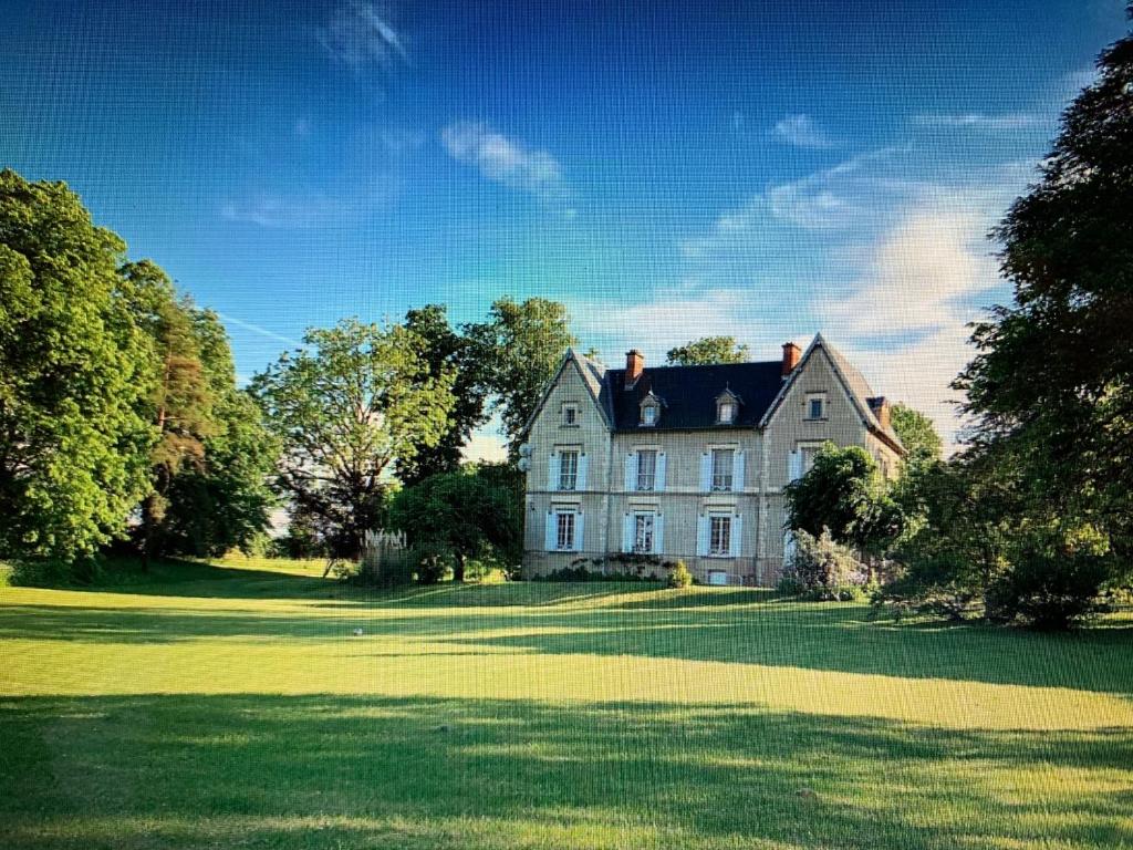 B&B / Chambre d'hôtes Le Donjon d'Anthon 9 rue de la Gait 38280 Anthon