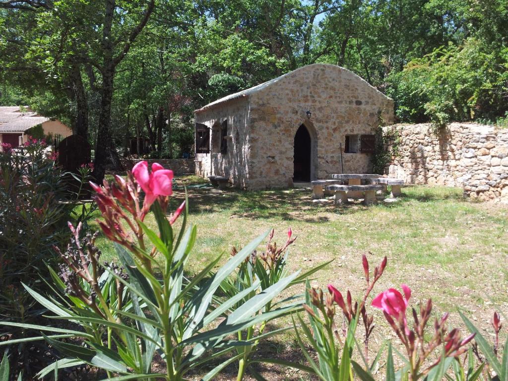 B&B / Chambre d'hôtes Le Donjon des Combes et son Spa 2606-D Chemin De Draguigan 83440 Fayence