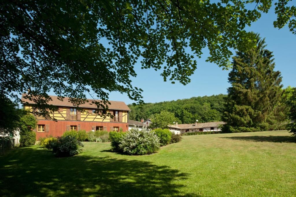 B&B / Chambre d'hôtes le four au bois 20 hameau de Bellefontaine 55120 Futeau