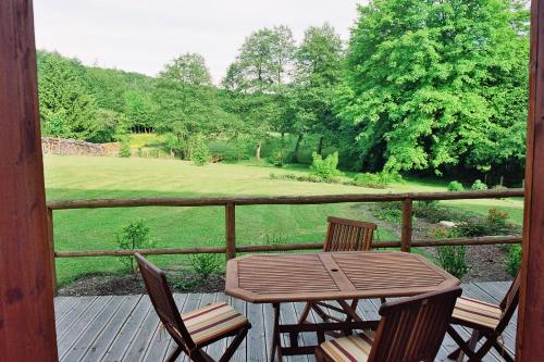 B&B / Chambre d'hôtes le four au bois 20 hameau de Bellefontaine 55120 Futeau Champagne-Ardenne