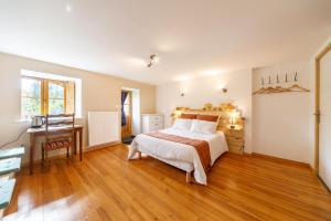 B&B / Chambre d'hôtes Le Fournia Col des Pradeaux 63600 Grandrif Auvergne