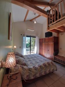 B&B / Chambre d'hôtes Le Grand Noyer 177 rue des fermes Merland 01500 01500 Ambronay Rhône-Alpes