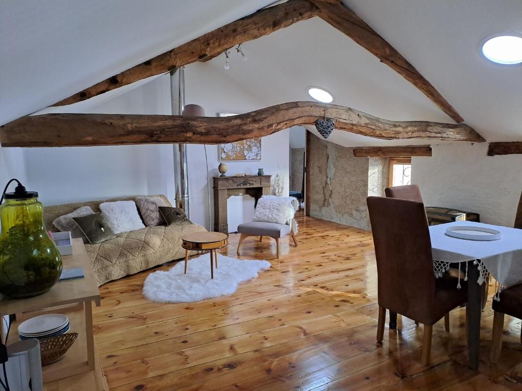 B&B / Chambre d'hôtes Le Grenier des Moineaux 3 Rue de la République 66120 Odeillo-Via