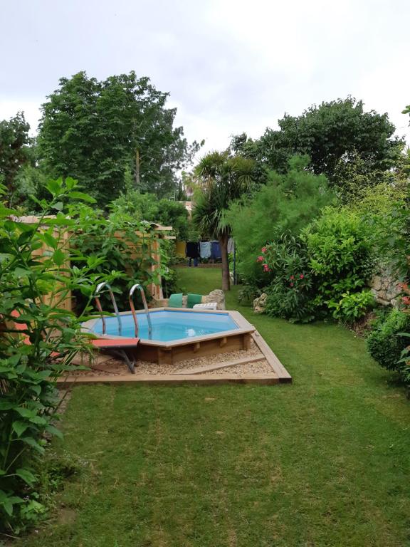 B&B / Chambre d'hôtes Le jardin 11 Rue Du Jeu De ballon  montbazin 34560 Montbazin
