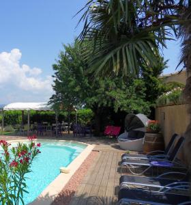 B&B / Chambre d'hôtes Le Jardin d'Ivana 1705, chemin des Sablières 84580 Oppède Provence-Alpes-Côte d\'Azur