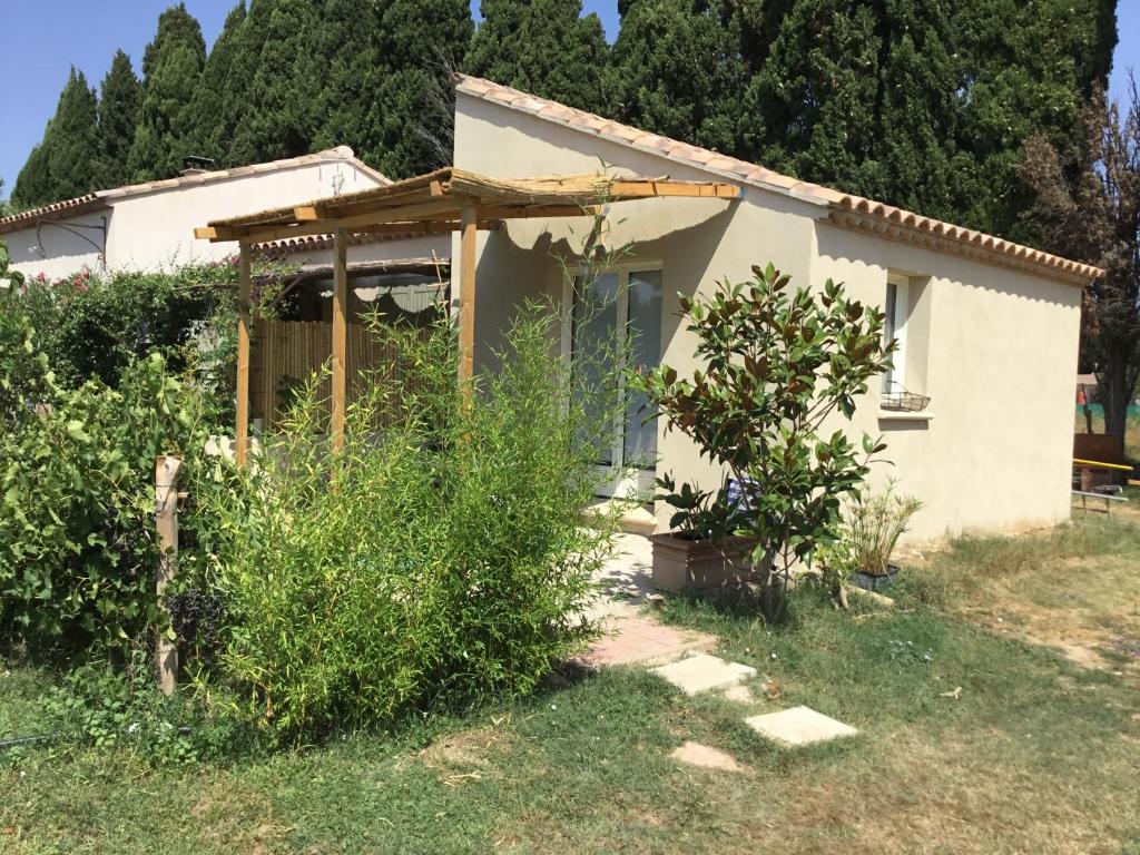 B&B / Chambre d'hôtes Le jardin du Castillon Chemin de Henri Aubert 13520 Paradou