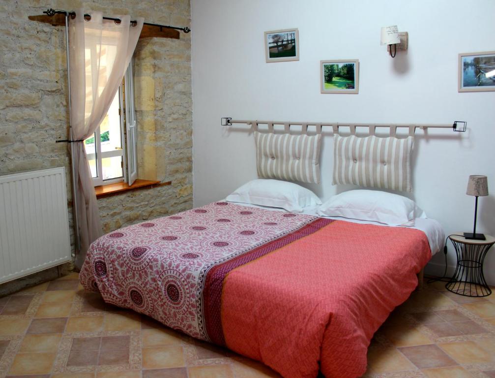 B&B / Chambre d'hôtes Le Logis de la Venise Verte 12 place de l'eglise 79210 Saint-Hilaire-la-Palud