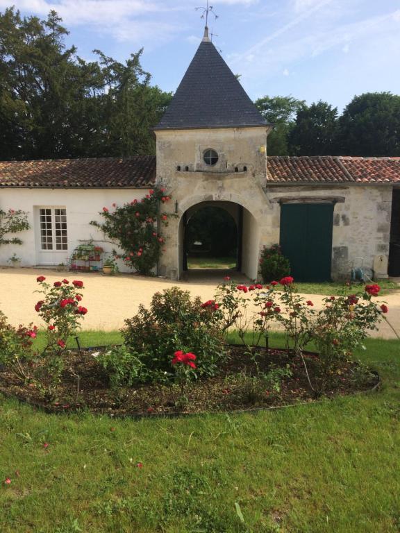 B&B / Chambre d'hôtes le Logis du Plessis 168 Route du Plessis 17610 Chaniers