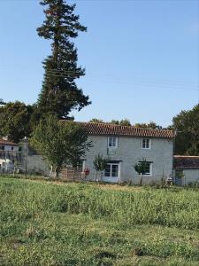 B&B / Chambre d'hôtes le Logis du Plessis 168 Route du Plessis 17610 Chaniers -1