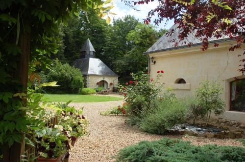 Le Logis du Pressoir Chambre d'Hotes Bed & Breakfast in beautiful 18th Century Estate in the heart of the Loire Valley with heated pool and extensive grounds