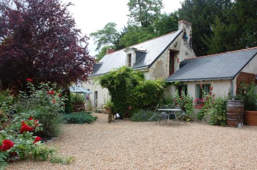 Le Logis du Pressoir Chambre d'Hotes Bed & Breakfast in beautiful 18th Century Estate in the heart of the Loire Valley with heated pool and extensive grounds