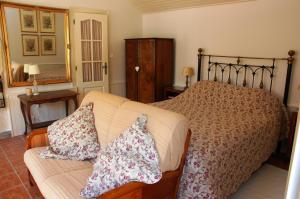 Le Logis du Pressoir Chambre d'Hotes Bed & Breakfast in beautiful 18th Century Estate in the heart of the Loire Valley with heated pool and extensive grounds