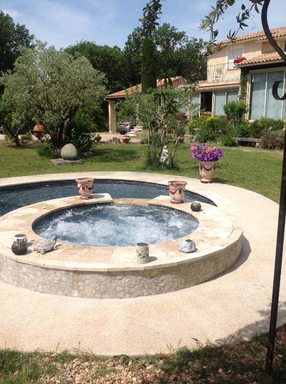 B&B / Chambre d'hôtes le lutin sur le toit 640 chemin saint donat 84380 Mazan