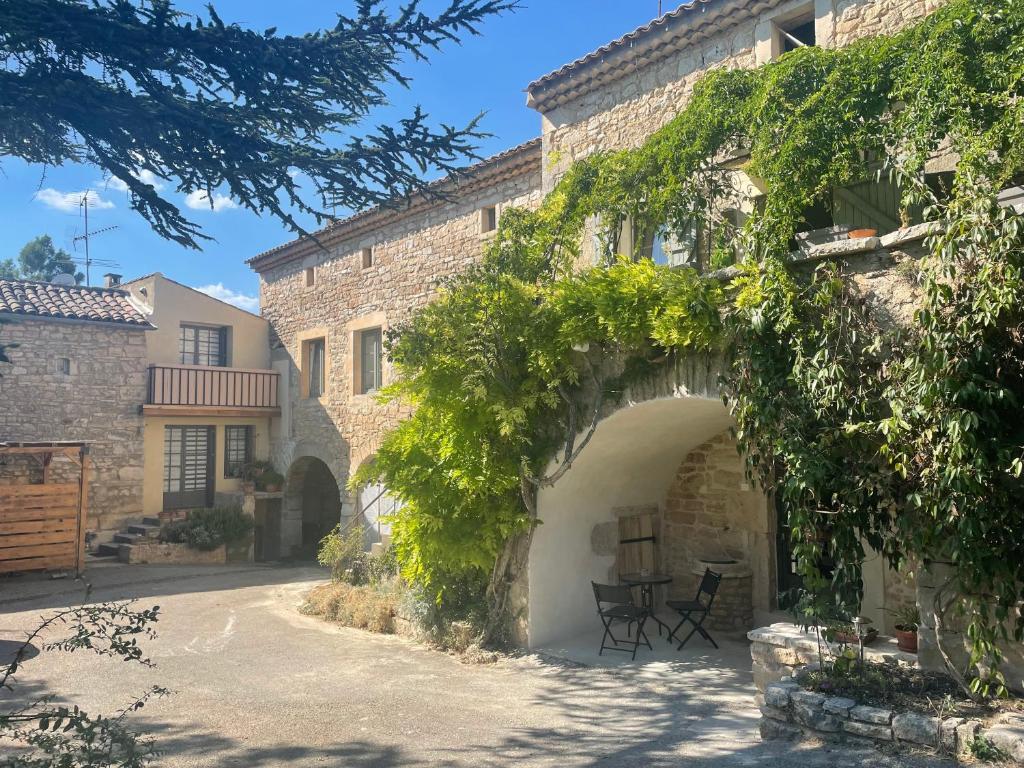 B&B / Chambre d'hôtes Le Mas de la Pouzolle - Gîte et chambre d'hôte atypique La Pouzolle 30760 Le Garn