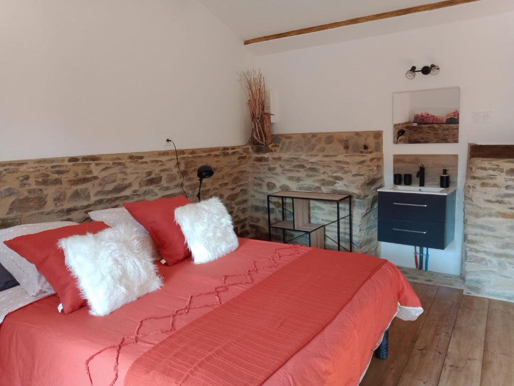 B&B / Chambre d'hôtes Le mas des sources cévenol lieu dit le thau 30450 Chambon