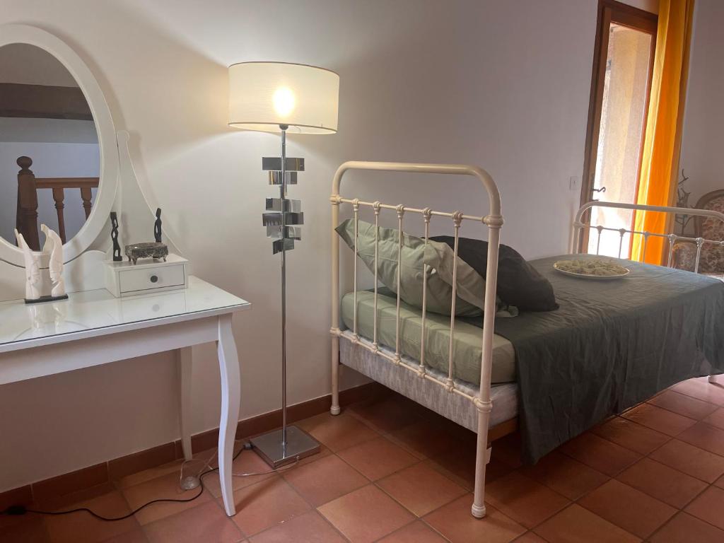 B&B / Chambre d'hôtes Le Mazet de choubouloute 13 Rue de Beauvoisin 30800 Saint-Gilles