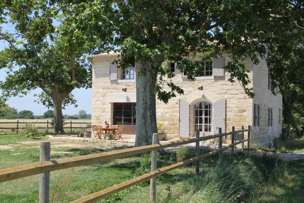 B&B / Chambre d'hôtes Le Mazet De Jean Chemin Grand Carrière 30470 Le Cailar