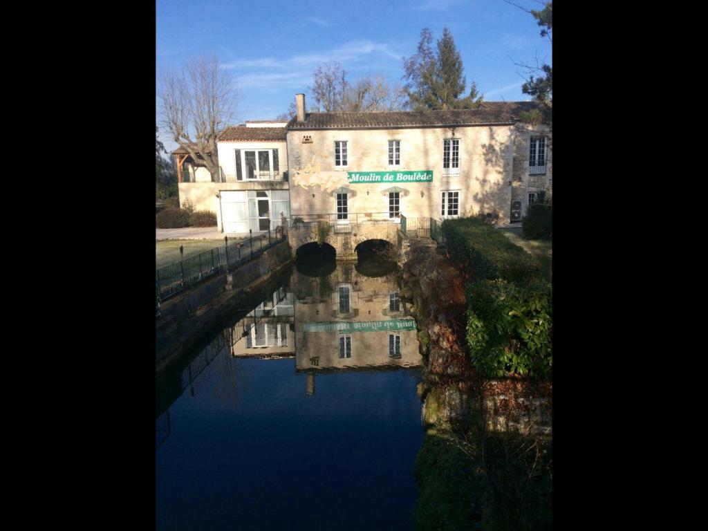 B&B / Chambre d'hôtes LE MOULIN DE BOULÈDE Le Moulin de Boulède Route de Cancon 47150 Monflanquin