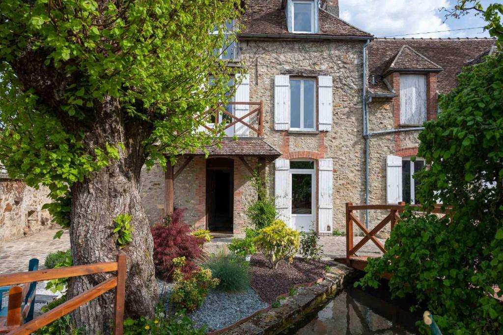 B&B / Chambre d'hôtes LE MOULIN DE CUTESSON Ô delà du M 1 Rue Saint-Vincent 10370 Villenauxe