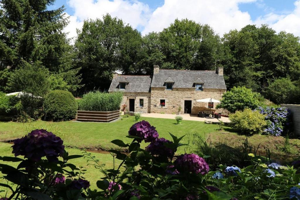 B&B / Chambre d'hôtes Le moulin de Reun Ar C'hy Le Moulin de Reun ar chy 29400 Kerivin