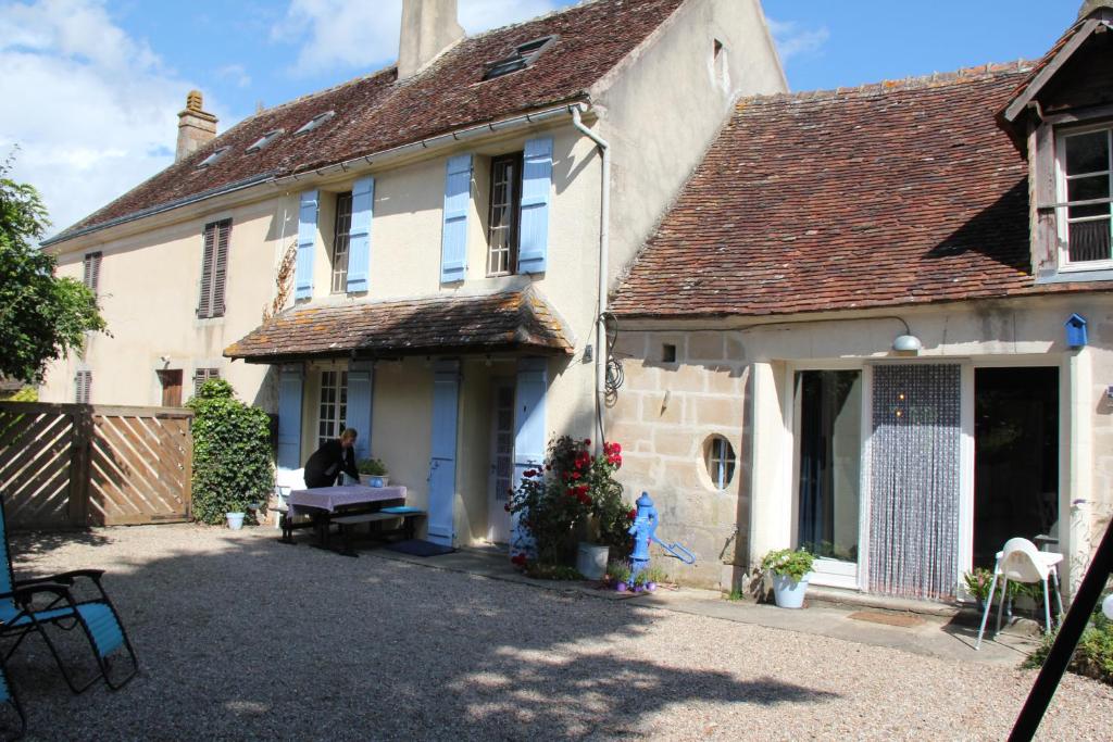 B&B / Chambre d'hôtes Le Moulin en Route 2 32 Rue du Maine 72600 Blèves