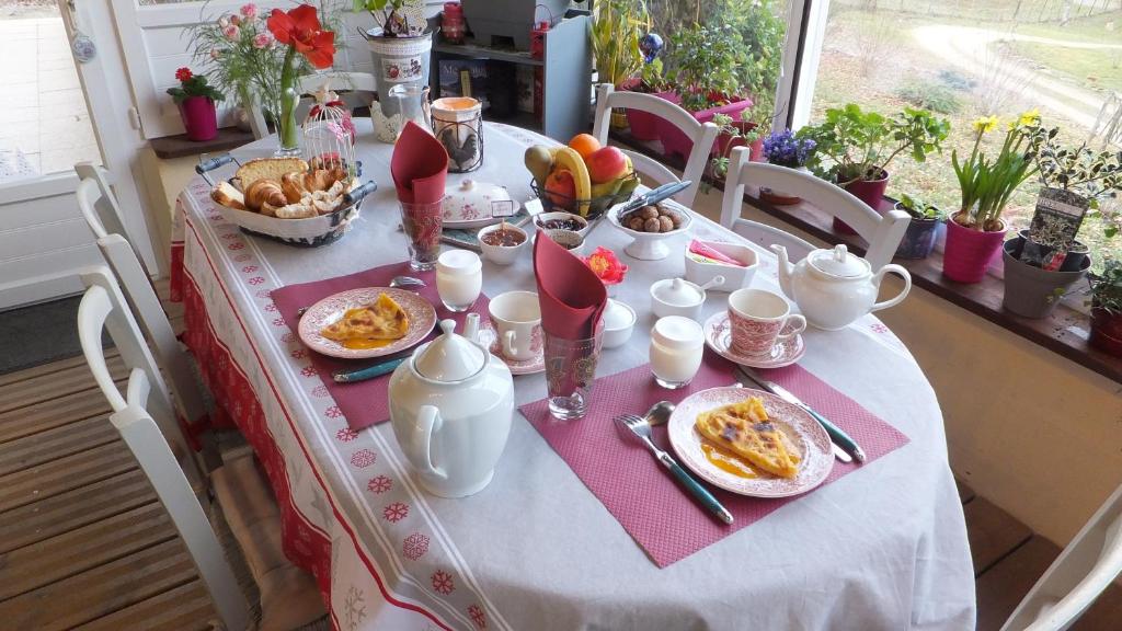 B&B / Chambre d'hôtes Le nid de mésanges chadenac 19500 Chauffour-sur-Vell