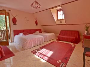 B&B / Chambre d'hôtes Le Pas de L'Ane Chambres d'hôtes 145 Chemin de la Brocardière 38490 Saint-Ondras Rhône-Alpes