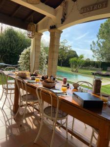 Le Patio, chambres d hôtes pour adultes en Camargue, possibilité de naturisme à la piscine,