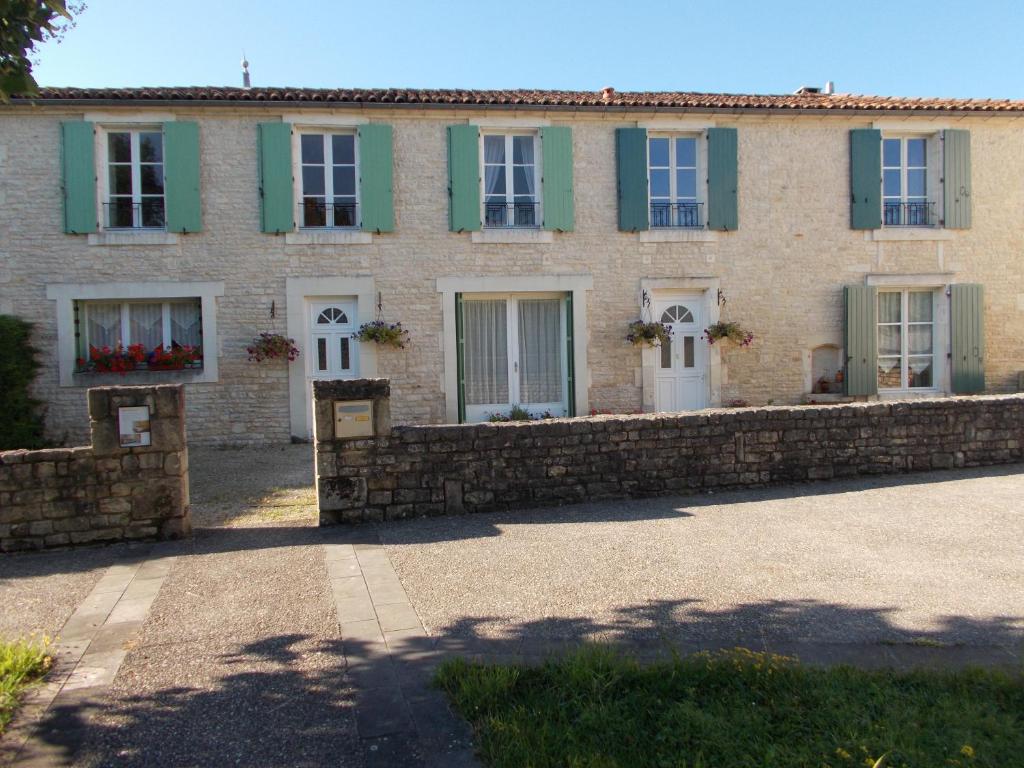 B&B / Chambre d'hôtes Le Petit Bijou rue du chant du Coq 16140 Saint-Fraigne