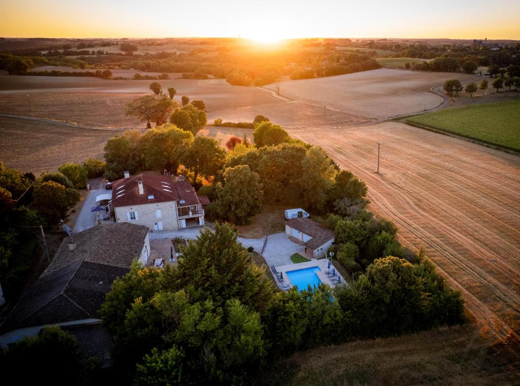 Le Petit Bleu Chambre d'hôtes lieu dit Bouyssou (907 Chemin de Cerissac), 82190 Bourg-de-Visa