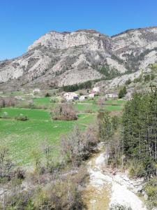 B&B / Chambre d'hôtes Le petit nid douillet route de la tuiliere la Condamine 05700 Trescléoux Provence-Alpes-Côte d\'Azur