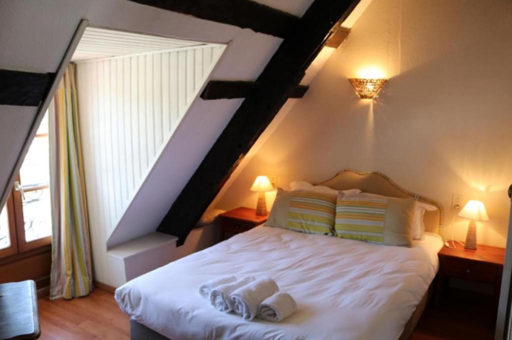 B&B / Chambre d'hôtes Le Poisson Ivre 27 Rue du Quai 22100 Dinan